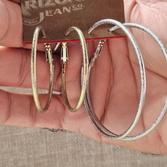 Arizona Jean Company Women Earrings Silver and Gold Tone Hoop Loop Jewelry - Picture 5 of 10